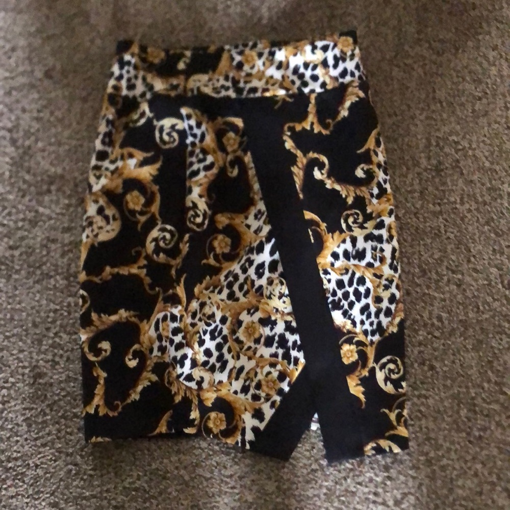 Thalia Sodi Black and Gold Patterned Skirt